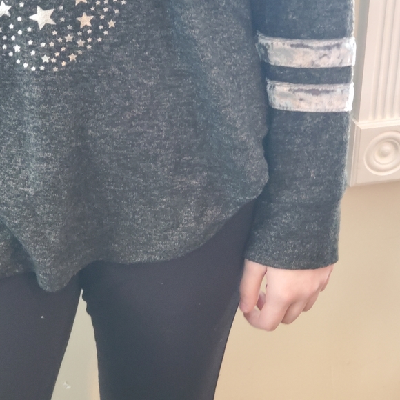 Gray Hoodie With Skull - Picture 13 of 14